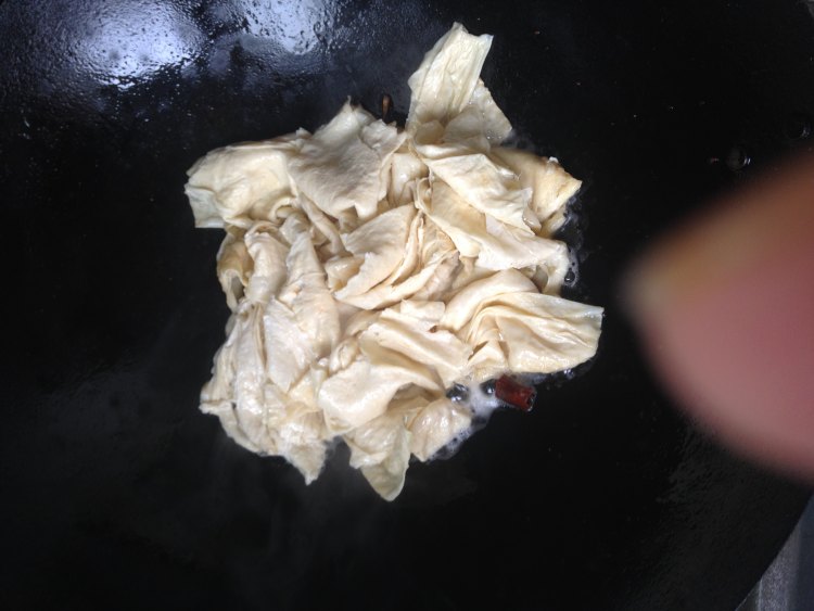 豆腐皮西芹步骤8