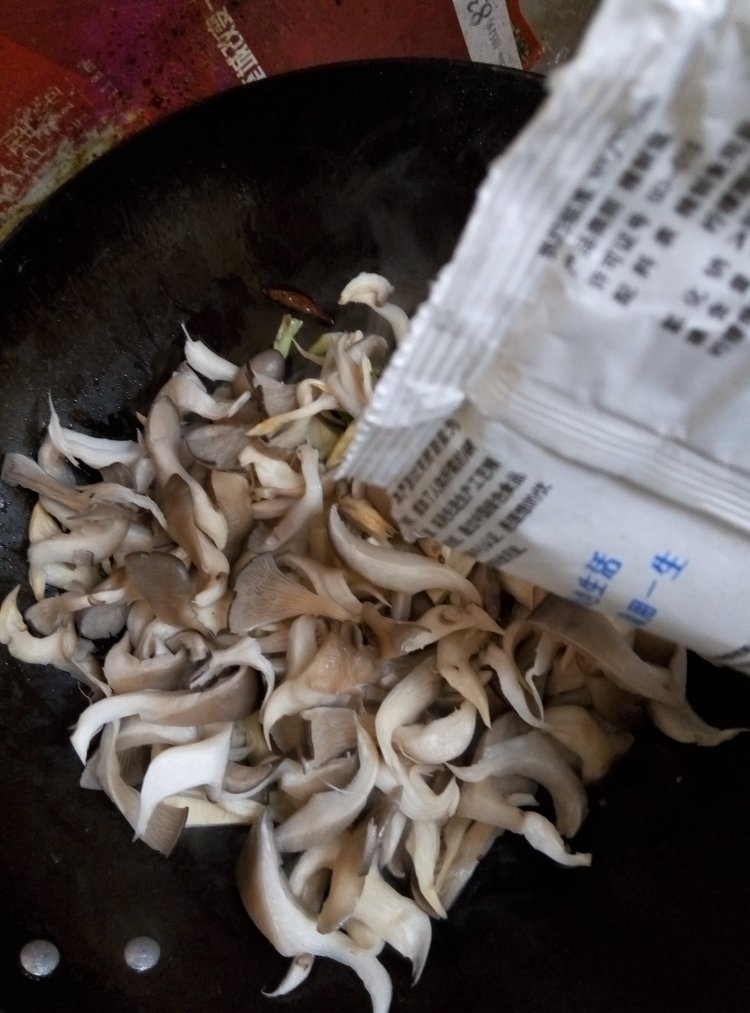 平菇炒豆干步骤6