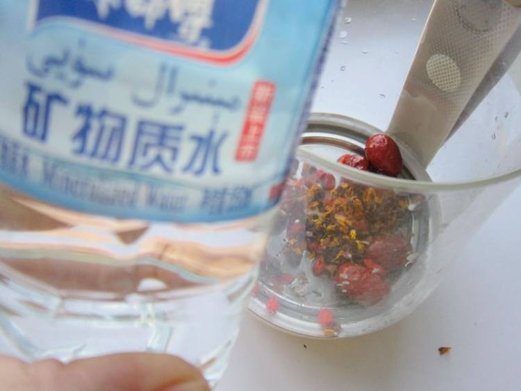 雪菊枸杞茶步骤5