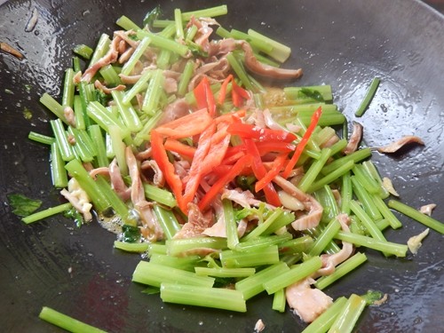 芹菜炒肚条步骤8