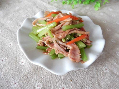 芹菜炒肚条步骤9