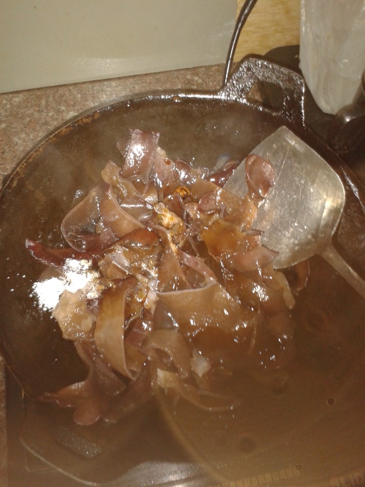 芹菜炒黑木耳步骤2