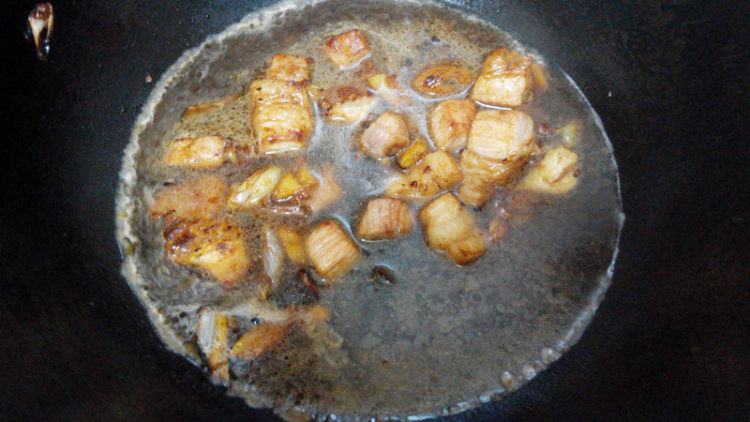 黄花菜烧肉块步骤7
