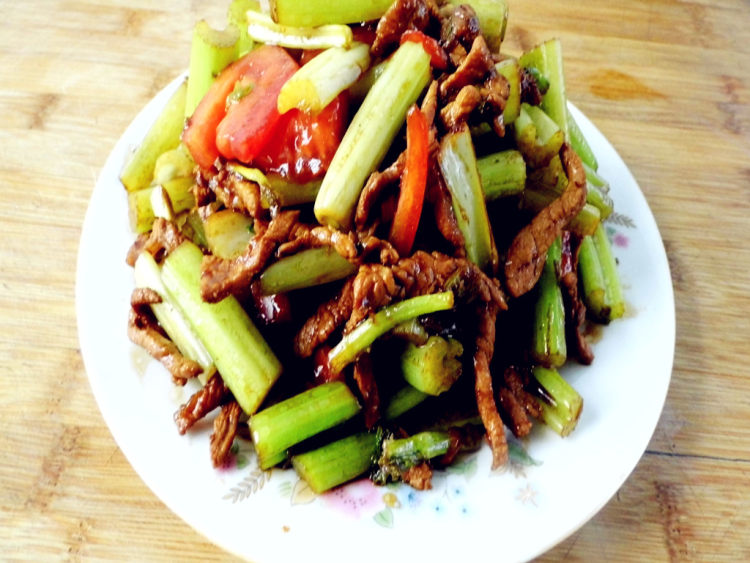 芹菜番茄炒肉丝步骤10