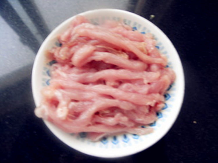 芹菜竹笋炒肉丝步骤1