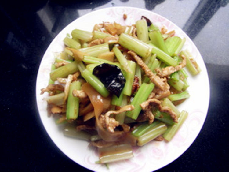 芹菜竹笋炒肉丝步骤6