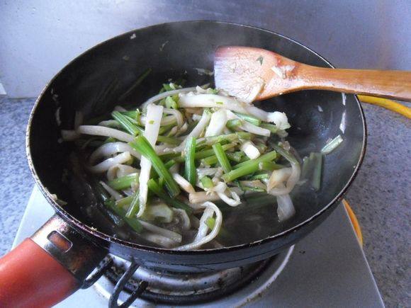 白菜条炒芹菜步骤10