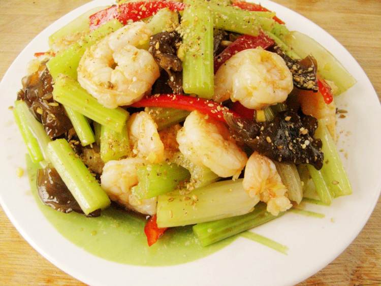 虾仁炝拌芹菜步骤9
