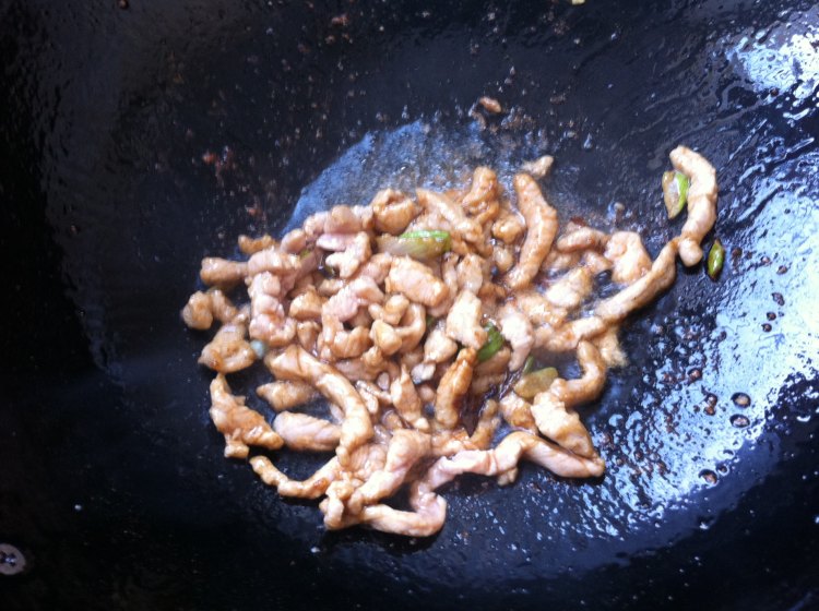芹菜胡萝卜炒肉步骤3