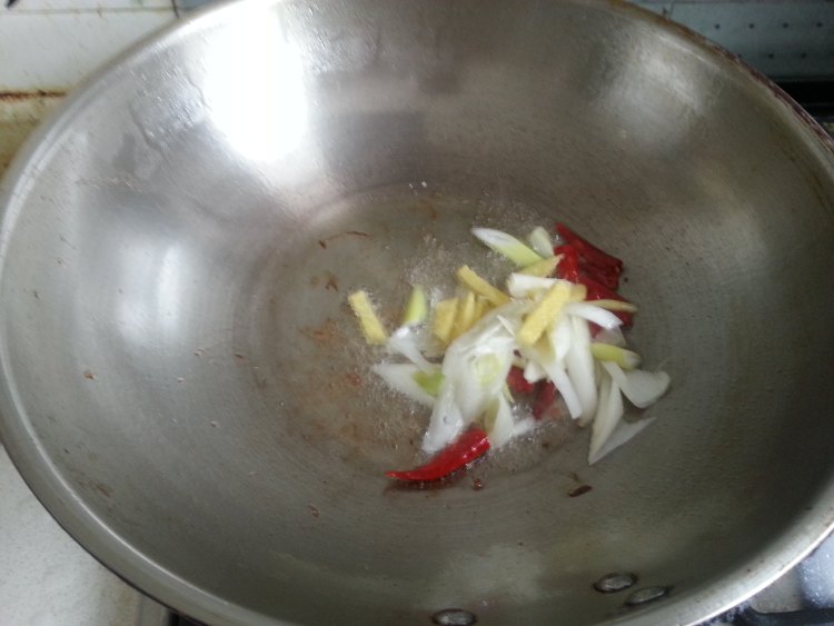 芹菜尖椒炒肉丝步骤6