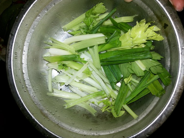 肉片炒菜花步骤2