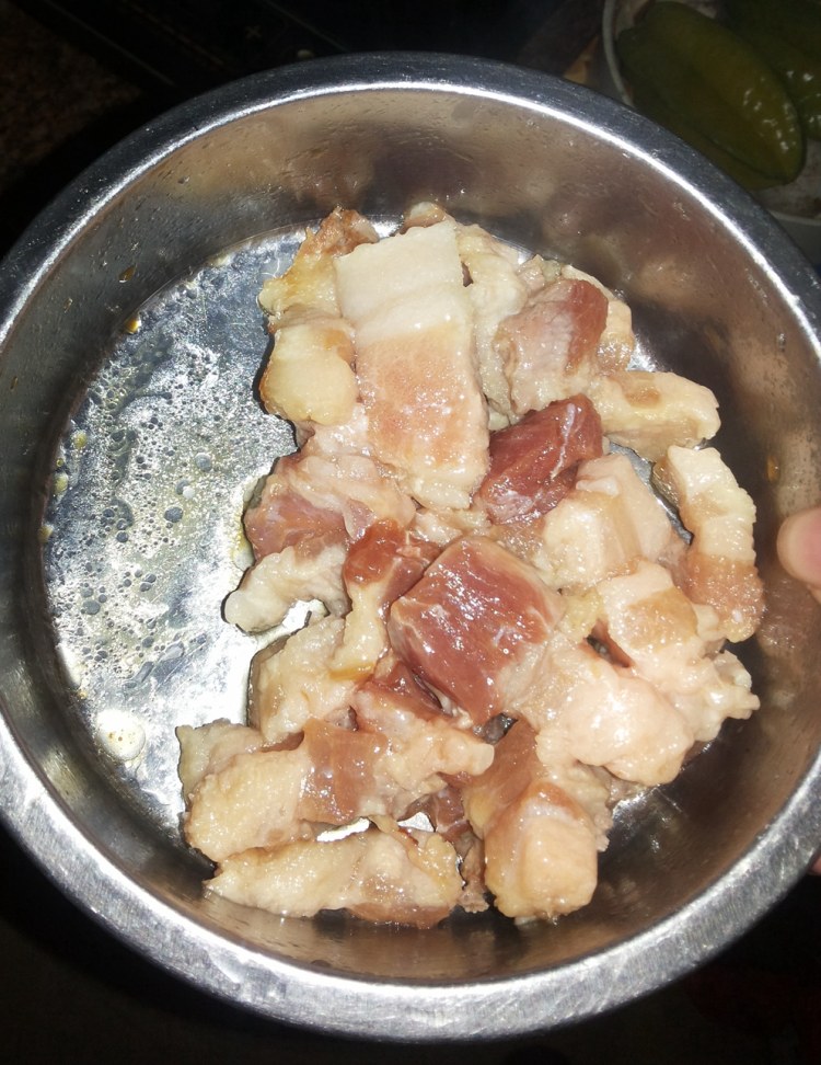 肉片炒菜花步骤1