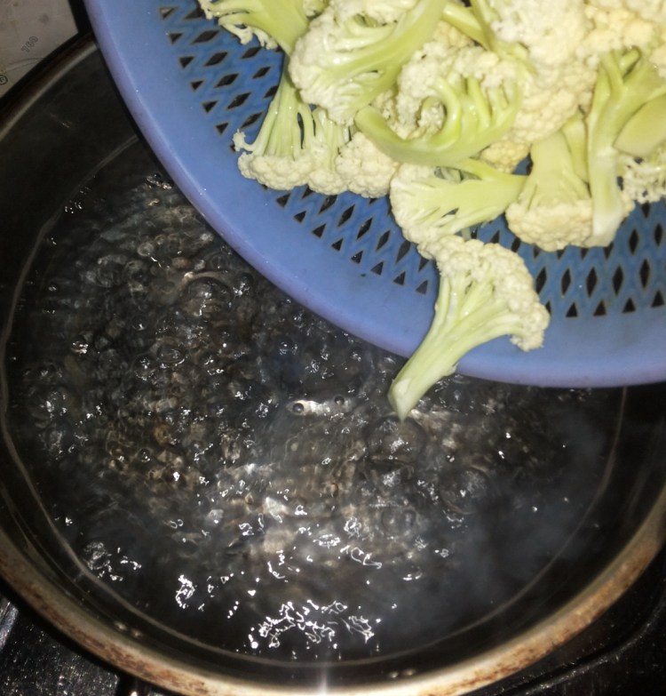 肉片炒菜花步骤4