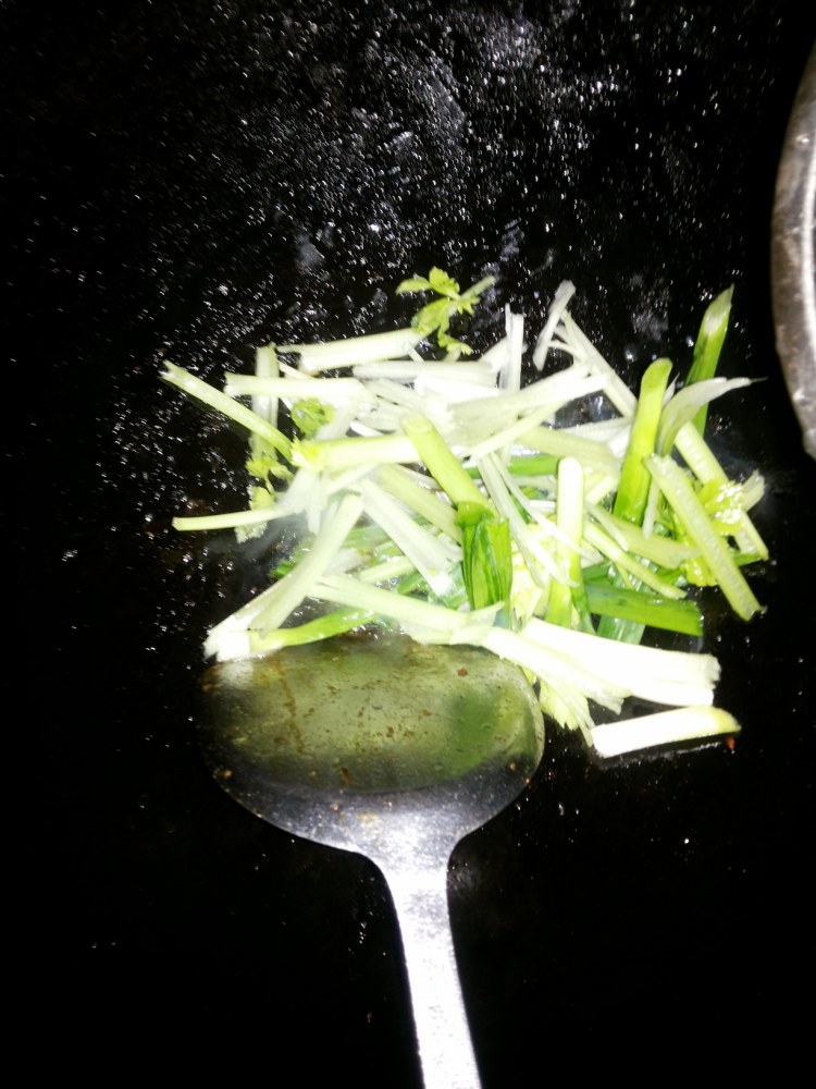 肉片炒菜花步骤7