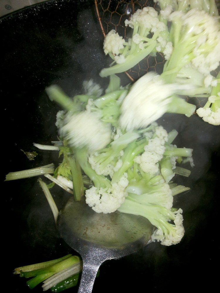 肉片炒菜花步骤8