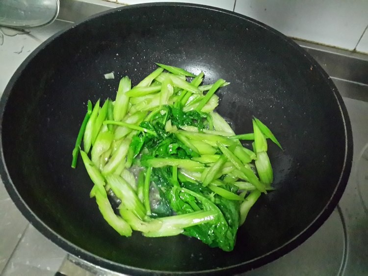 炒芹菜步骤6