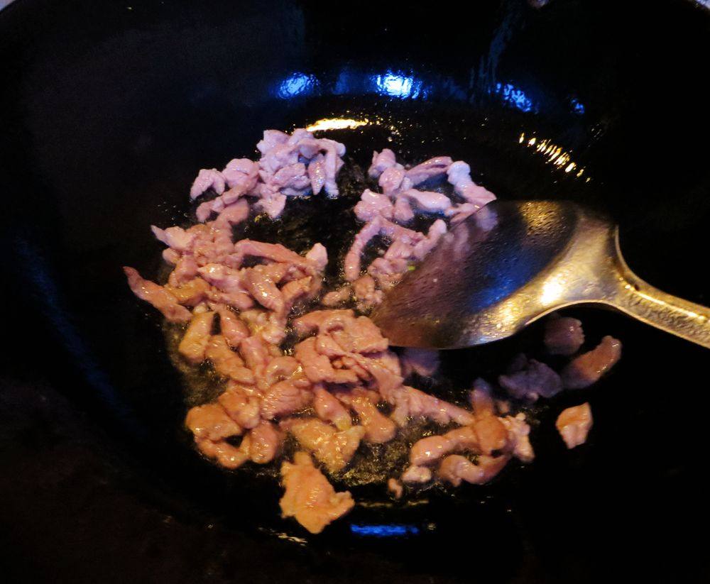 芹菜炒肉丝粉步骤7