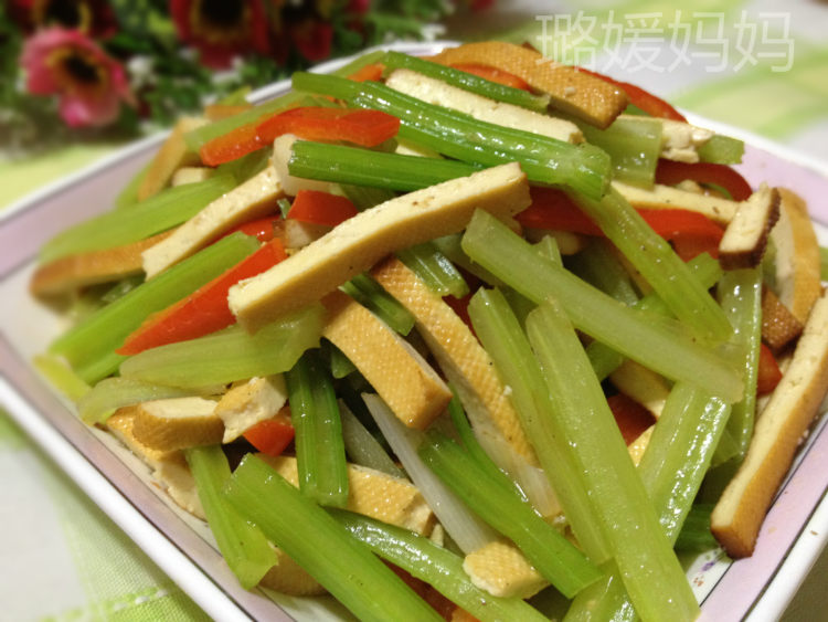 芹菜炒香干步骤10