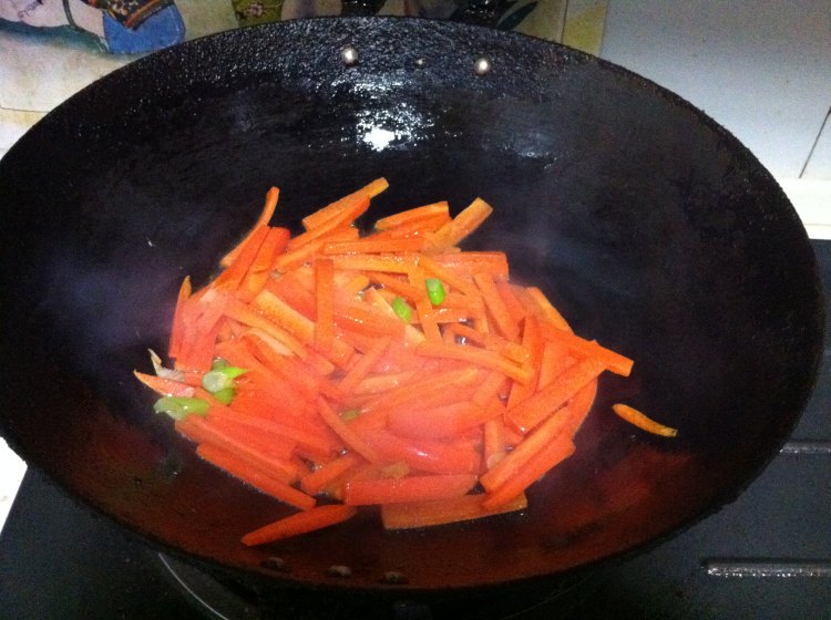 芹菜胡萝卜炒豆腐干步骤3