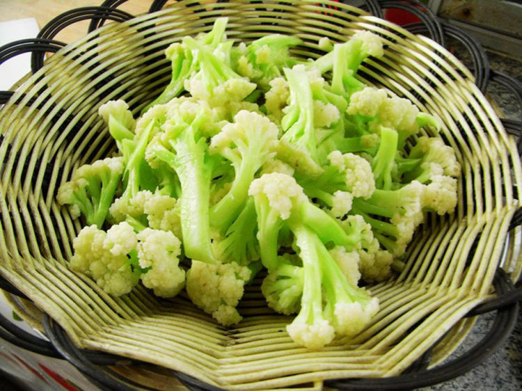 西红柿炒菜花步骤5