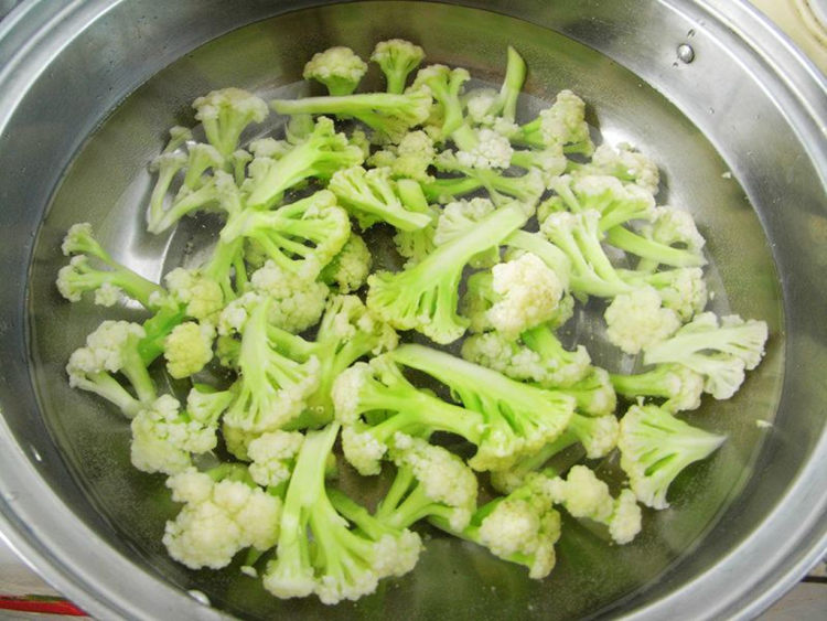 西红柿炒菜花步骤4
