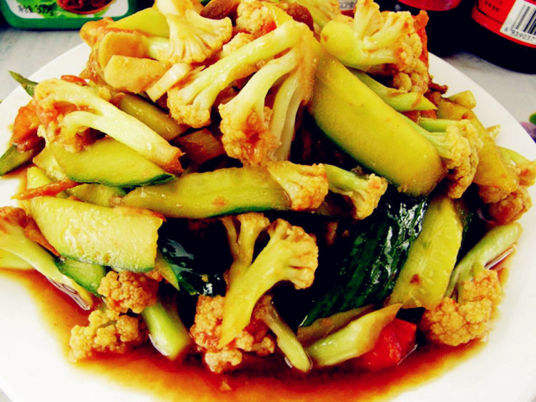 西红柿炒菜花步骤9