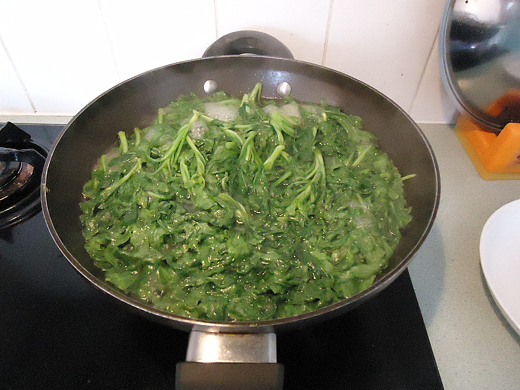 蒜蓉老干妈茼蒿菜步骤5