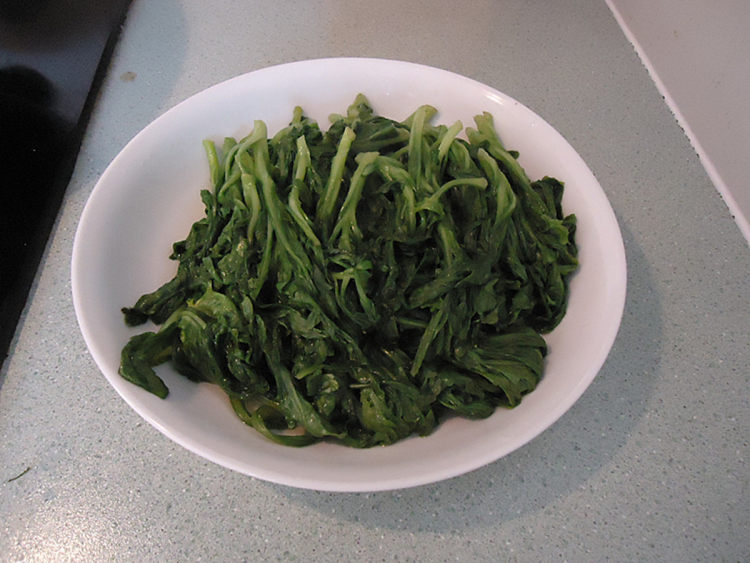 蒜蓉老干妈茼蒿菜步骤6