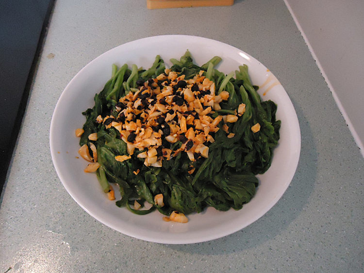 蒜蓉老干妈茼蒿菜步骤11