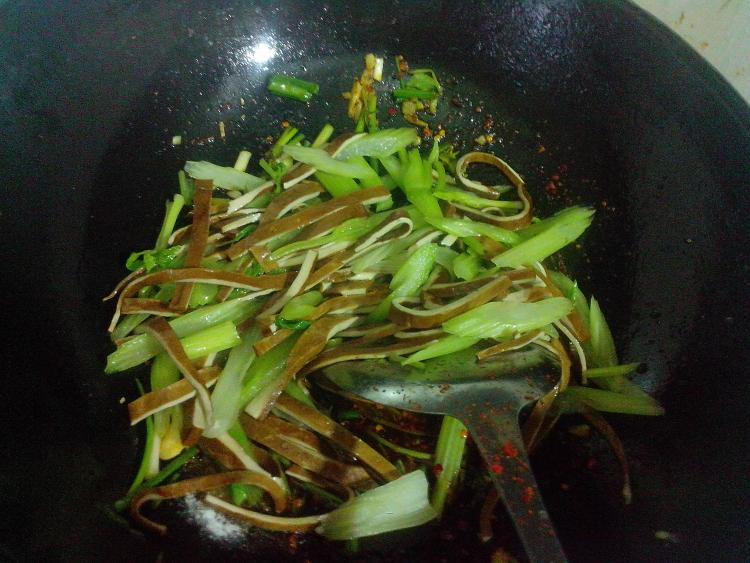 芹菜拌豆干步骤12
