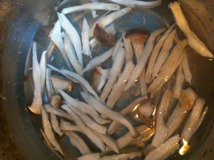 松茸油炒三菇步骤4