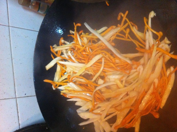 松茸油炒三菇步骤8