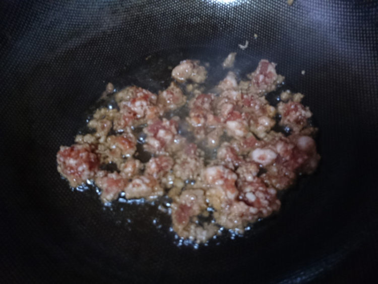 肉末洋葱炒白萝卜丝步骤3