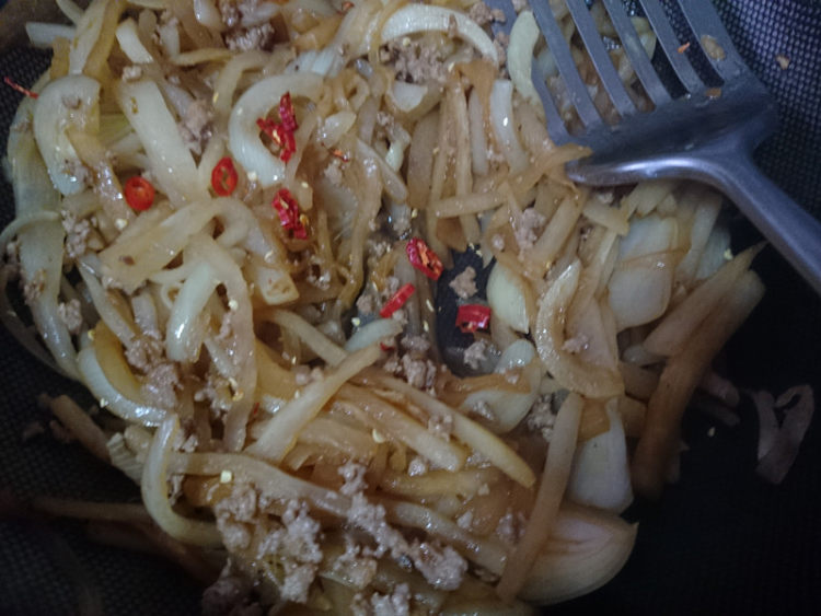 肉末洋葱炒白萝卜丝步骤10