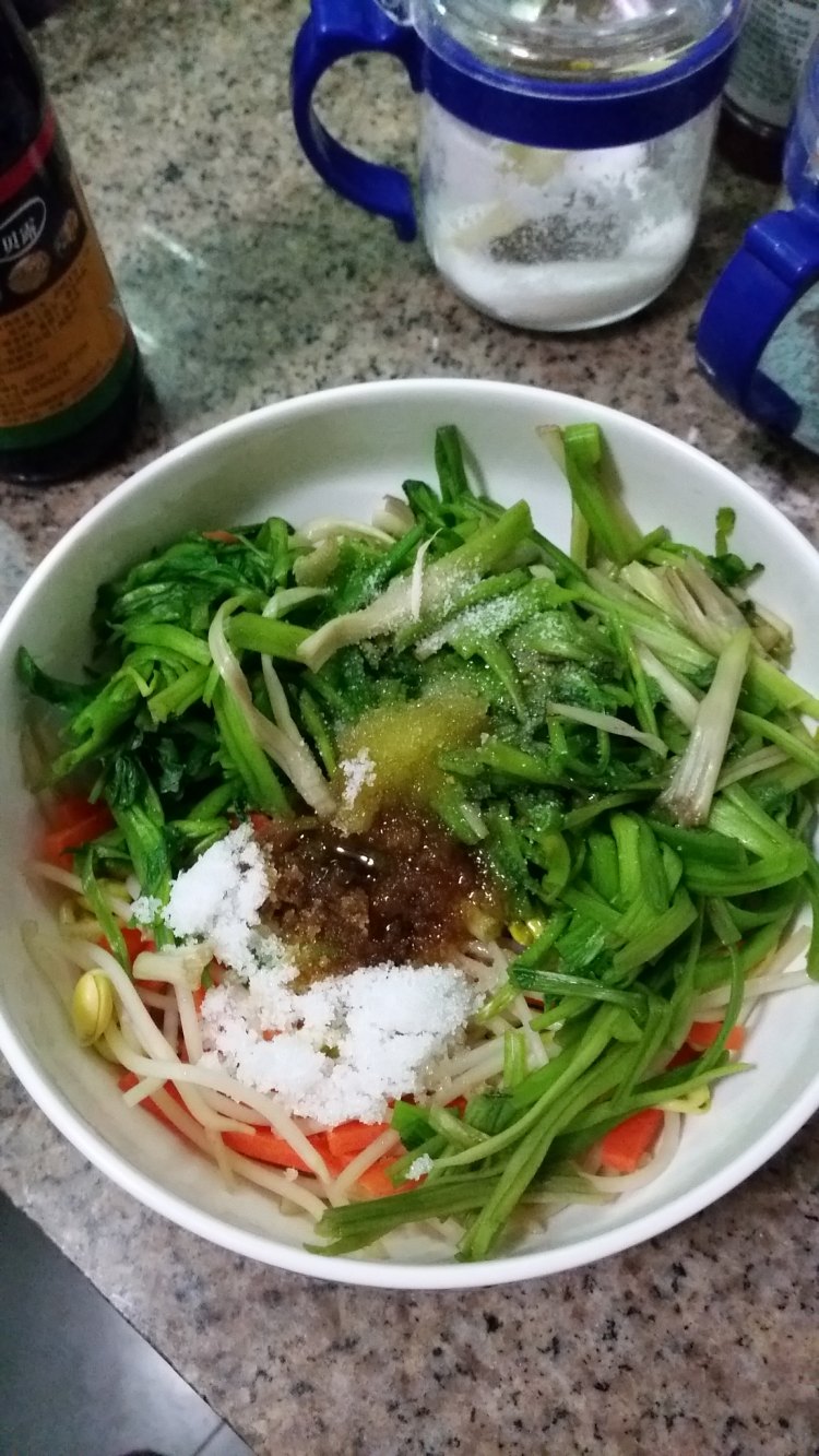 水芹拌黄豆芽步骤4
