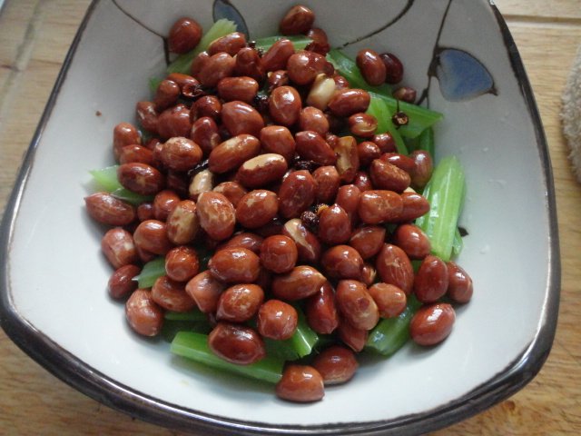 芹菜拌花生米步骤7
