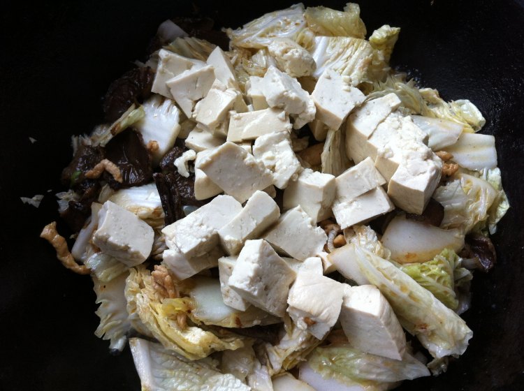 白菜豆腐榛蘑炒肉步骤8