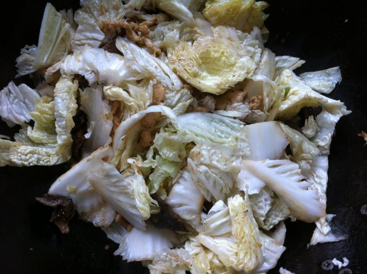 白菜豆腐榛蘑炒肉步骤7