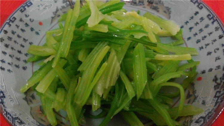 芹菜炒鸡蛋步骤6