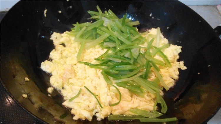 芹菜炒鸡蛋步骤9