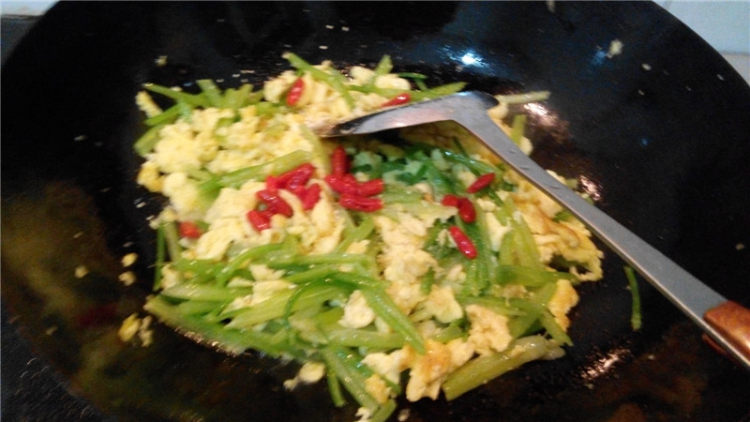 芹菜炒鸡蛋步骤10