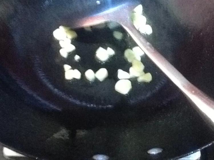 芹菜炒腰果步骤6