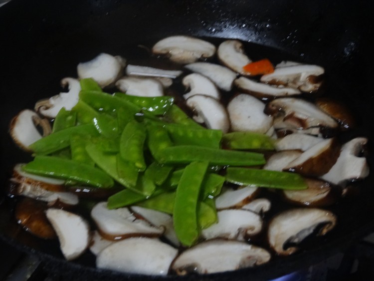 炒荷兰豆时蔬步骤3