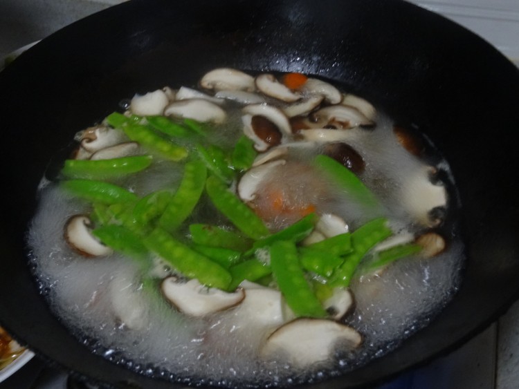 炒荷兰豆时蔬步骤4