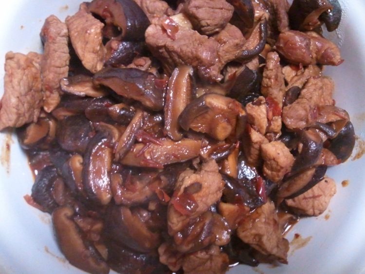 酱烧香菇肉块步骤12
