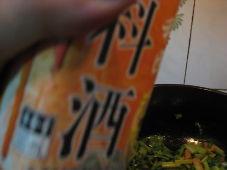 水芹菜炒肉步骤4