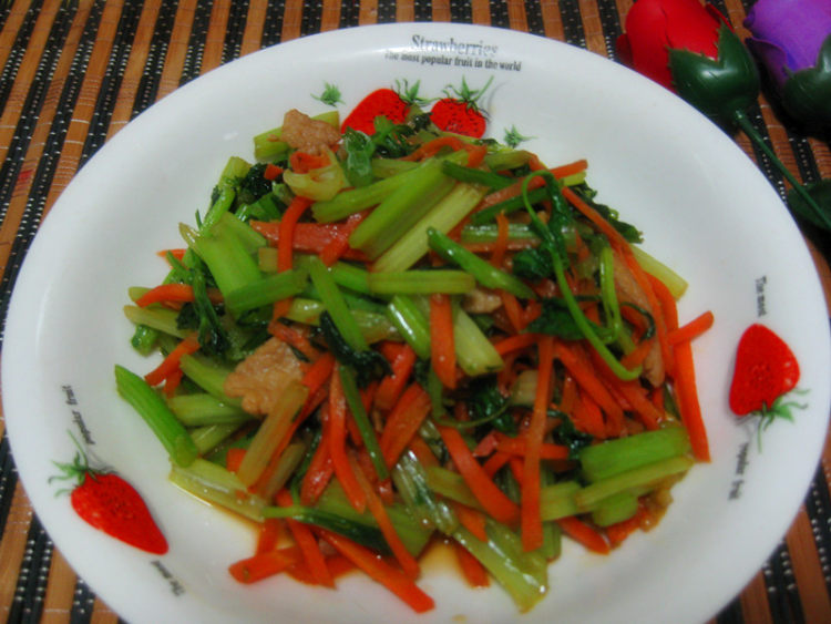 水芹菜炒肉步骤7