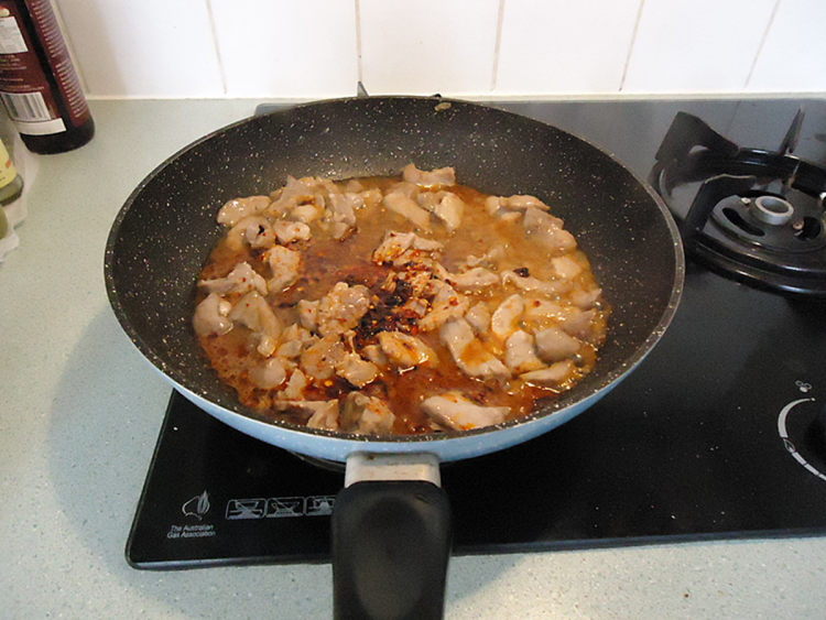肉片烧辣茄子步骤5