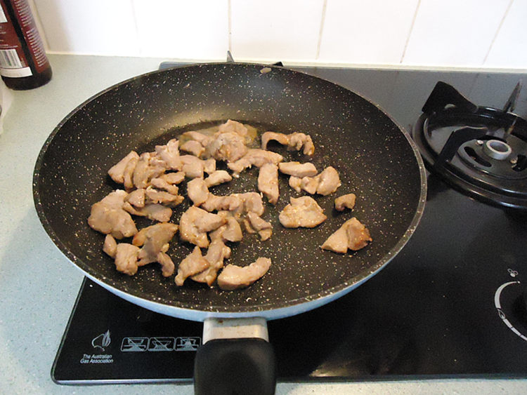 肉片烧辣茄子步骤4