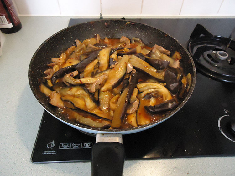 肉片烧辣茄子步骤7